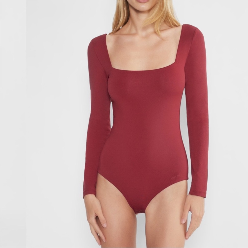 Aritzia Babaton Contour Long Sleeve Bodysuit in Crimson Red - Size Medium